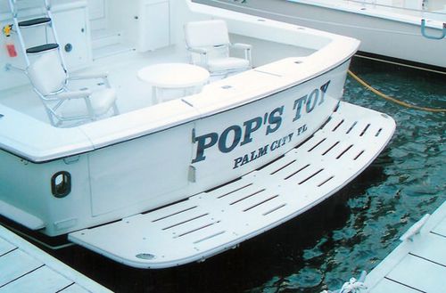 Piattaforma da bagno - 52′ Hatteras - Beachcomber Fiberglass Technology - fissa / per barca / per specchio di poppa