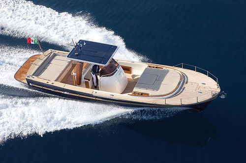 Cabinato entrofuoribordo - RUNABOUT 33 - Cantieri Magazzù - fuoribordo / bimotore / open