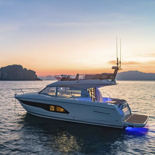 Cabinato con fly - 420 - Prestige Yachts - entrobordo / bimotore / V-drive