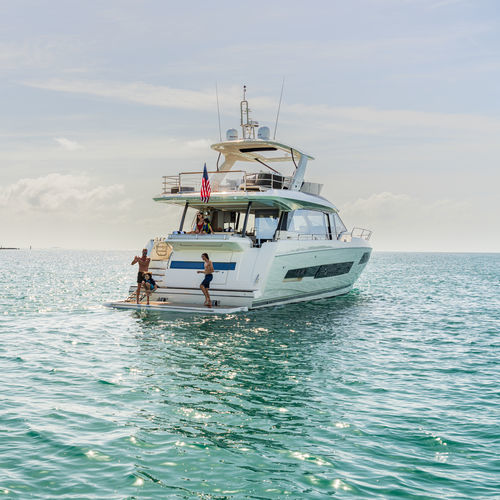 Motor-yacht da crociera - 690 - Prestige Yachts - con fly / IPS / con 3 cabine