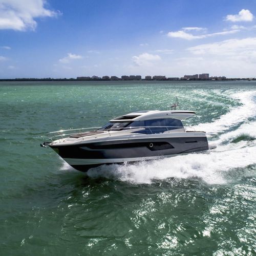Motor-yacht da crociera - 520S - Prestige Yachts - hard-top / IPS / con 3 cabine