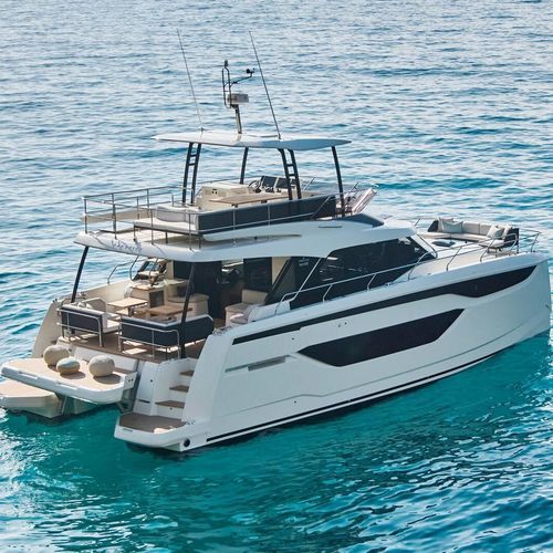 Cabinato catamarano - M48 - Prestige Yachts - entrobordo / bimotore / con fly