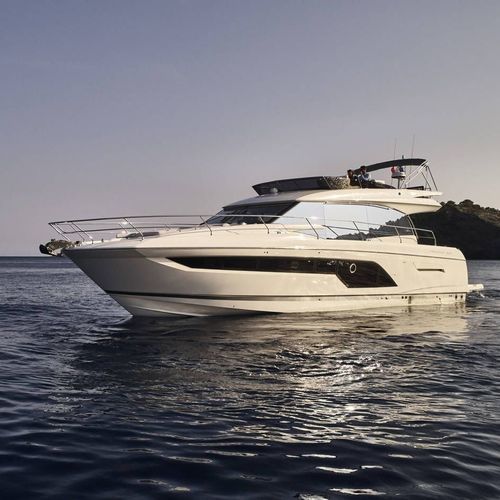Motor-yacht da crociera - 590 - Prestige Yachts - con fly / entrobordo / V-drive