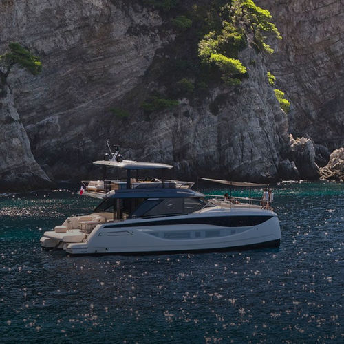 Motor-yacht catamarano a motore - M7 - Prestige Yachts - da crociera / con fly / entrobordo