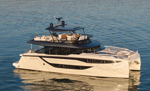 Motor-yacht catamarano - M8 EVO - Prestige Yachts - da crociera / con fly / entrobordo