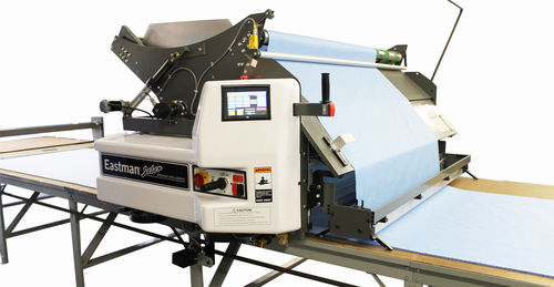 Macchina trapuntatrice con sistema di taglio - Saber C-Series - Eastman Machine Company