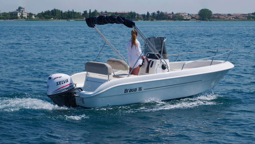 Barca open fuoribordo - BRAVA 16 - Mingolla Cantiere Nautico srl - max. 5 persone / con prendisole