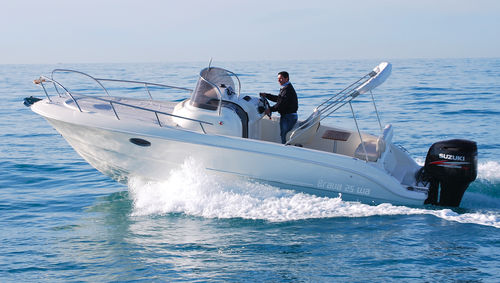 Walkaround fuoribordo - BRAVA 25 WA - Mingolla Cantiere Nautico srl - con console centrale / open / max. 10 persone