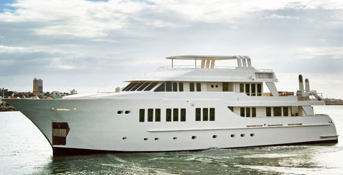 Super-yacht da crociera - M/Y Evolve  - Inace - con cabina di pilotaggio / con scafo dislocante / in acciaio