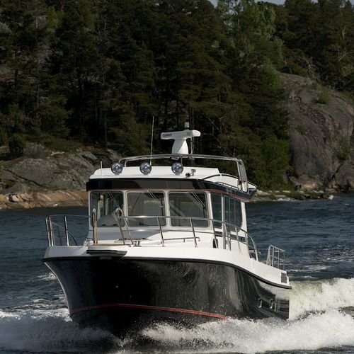Cabinato entrobordo - 36 - Linex-Boat Oy - bimotore / con cabina di pilotaggio / max. 15 persone
