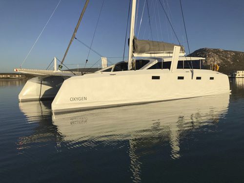 Catamarano - Renegade, R5 - NOVA LUXE YACHTS - da crociera / con 3 cabine / con cockpit chiuso