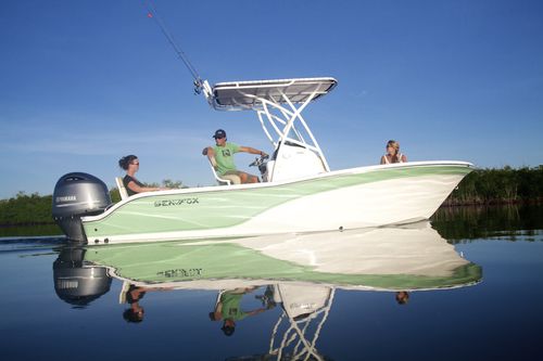 Barca open fuoribordo - 206 COMMANDER - Sea Fox Boats - con console centrale / da pesca sportiva / max. 7 persone