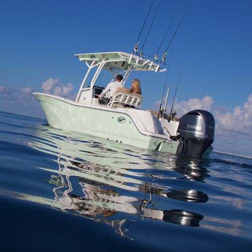 Barca open fuoribordo - 248 COMMANDER - Sea Fox Boats - con console centrale / da pesca sportiva / max. 10 persone