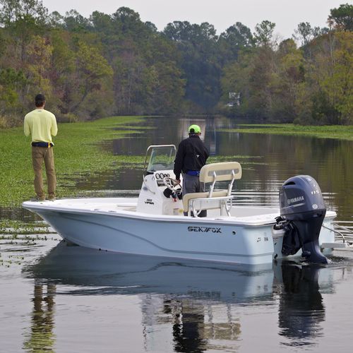 Bay boat fuoribordo - 180 VIPER - Sea Fox Boats - con console centrale / da pesca sportiva / max. 6 persone
