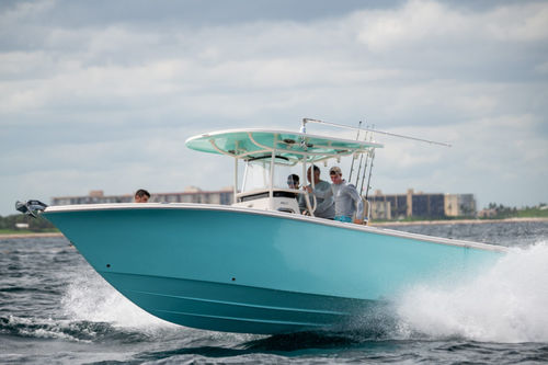 Barca open fuoribordo - 30 HFC CC - Sea Chaser - con console centrale / in fibra di vetro