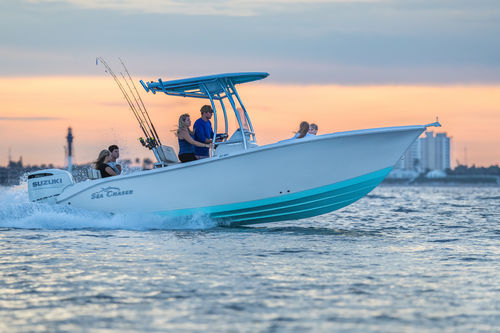 Barca open fuoribordo - 22 HFC - Sea Chaser - con console centrale / da pesca sportiva / in fibra di vetro