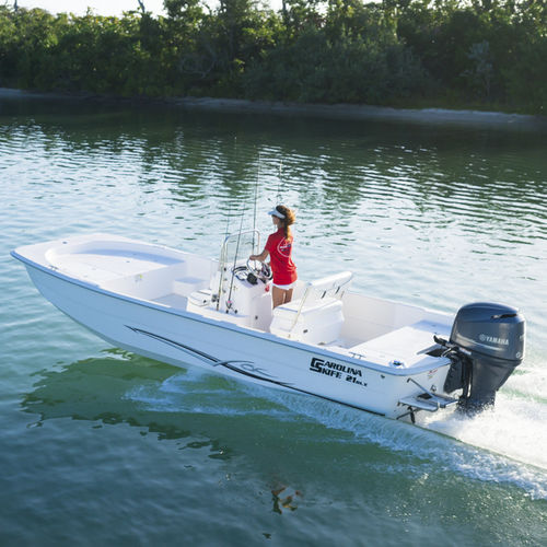 Barca open fuoribordo - 1780 DLX - Sea Chaser - con console centrale / da pesca sportiva / max. 9 persone