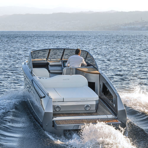 Runabout entrobordo - Ovation 7.6 Cabin - Ganz Boats - diesel / ibrido / con scafo planante