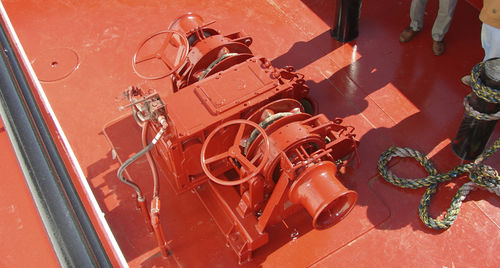 Salpa ancora idraulico - W12531 / W12533 - Coastal Marine Equipment Inc - per nave / orizzontale / sovracoperta