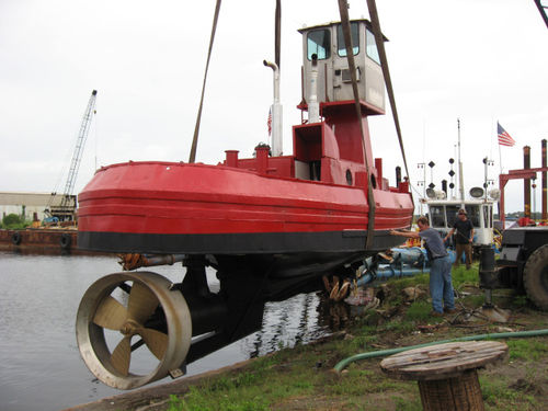 Propulsore timone - Hydra-Tug - Hydraulic Marine Systems, Inc. - azimutale / a tunnel / per rimorchiatore