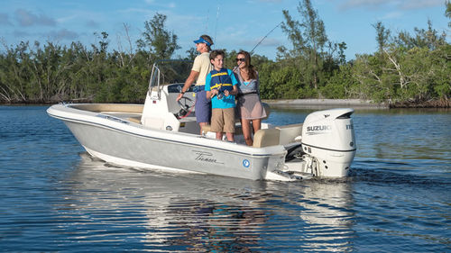 Barca open fuoribordo - Islander 180 - PIONEER BOATS - con console centrale / da pesca sportiva / max. 6 persone