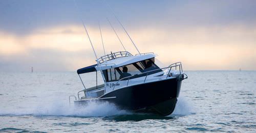 Cabin-cruiser entrobordo - CUSTOM 800 - Dickey Boats Limited - hard-top / da pesca sportiva
