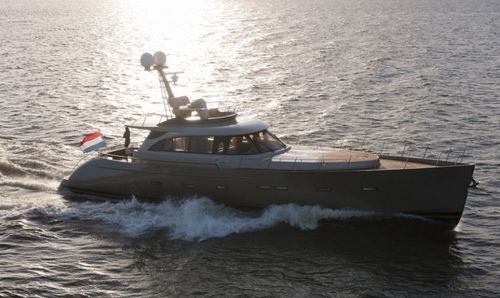 Motor-yacht da crociera - LB-74 Aicico - Morozov Yachts - tradizionale / con fly / con cabina di pilotaggio