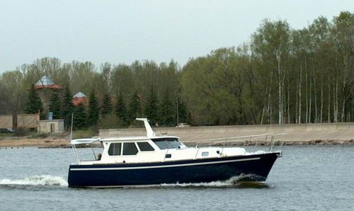 Cabinato entrobordo - Navigator-112 - Morozov Yachts - diesel / con scafo dislocante / con cabina di pilotaggio