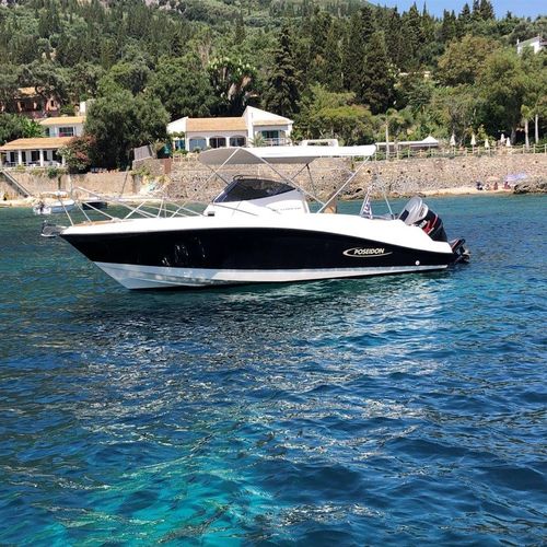Barca open fuoribordo - BLU WATER 6.40 - Biskinis Bros S.A. - con console centrale / sportiva / max. 8 persone