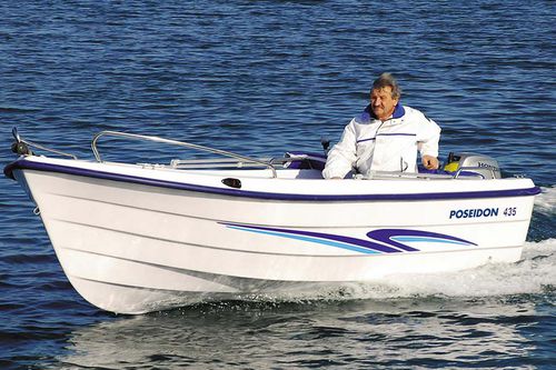 Barca open fuoribordo - FISH 4.35 T - Biskinis Bros S.A. - con console centrale / da pesca sportiva / max. 5 persone