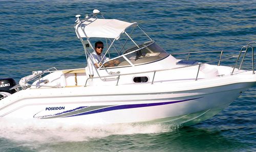Day cruiser fuoribordo - R590 - Biskinis Bros S.A. - open / max. 8 persone / con cabina