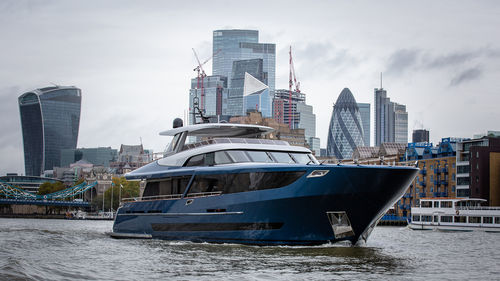 Super-yacht da crociera - BLUE JEANS - Van der Valk Shipyard - raised pilothouse / con 4 cabine / in alluminio