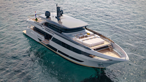 Super-yacht da crociera - MAY - Van der Valk Shipyard - con cabina di pilotaggio / con 5 cabine / con scafo semiplanante