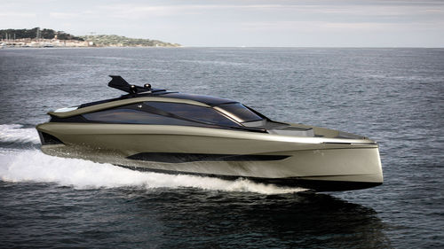 Motor-yacht offshore - METEOR - Van der Valk Shipyard - classico / hard-top / con 3 cabine