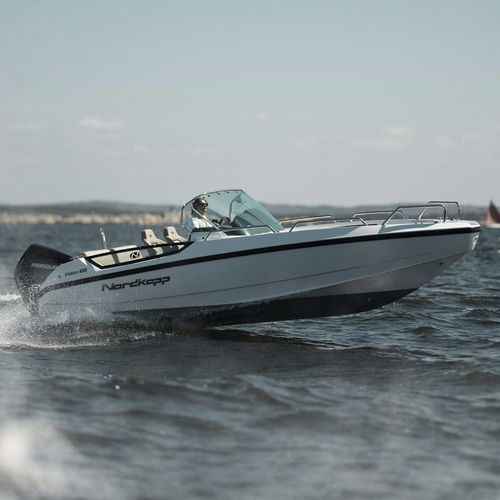 Barca open fuoribordo - ENDURO 605 - Nordkapp Boats - con console centrale / bow-rider / da sci nautico