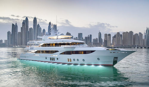 Mega-yacht da crociera - 155 - Majesty Yachts - con fly
