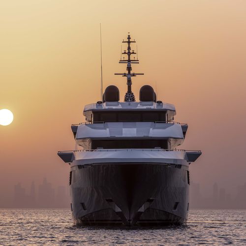 Mega-yacht da crociera - 175 - Majesty Yachts - raised pilothouse / in composito / con piscina