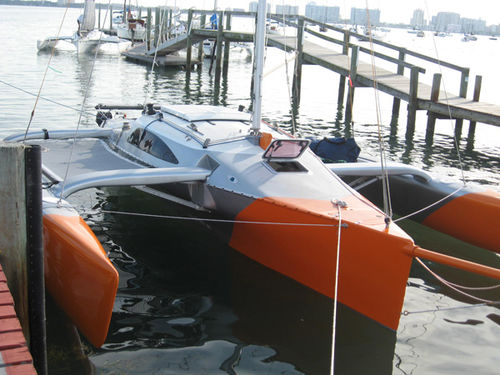 Trimarano - F-82R - Farrier Marine (NZ) - da regata e crociera / con 1 cabina / trasportabile