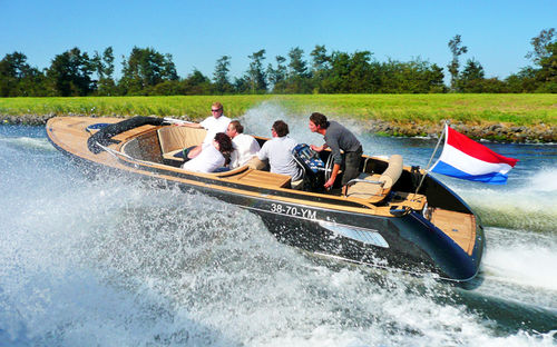 Barca open entrobordo - HUDSON 26 - Neil Marine (Pvt) Ltd - con console centrale / con cabina / classica