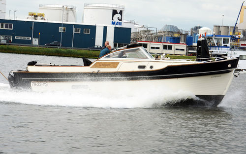 Cabin-cruiser entrobordo - NPB 30 - Neil Marine (Pvt) Ltd - con 1 cabina / tradizionale / con prendisole