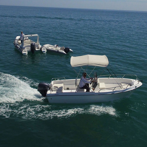 Barca open fuoribordo - FRP500 - Qingdao Lian Ya Boat Co.,Ltd. - con console centrale / da pesca sportiva / in fibra di vetro