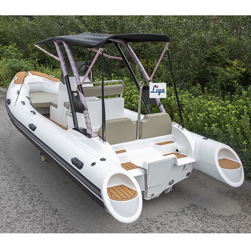 Gommone fuoribordo - RIB520 - Qingdao Lian Ya Boat Co.,Ltd. - a benzina / con scafo rigido / con console centrale