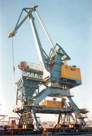 Gru portuale - Hyundai Samho Crane Division - di tipo level luffing