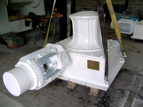 Verricello elettrico - C.M.T - per nave / con base in acciaio inossidabile