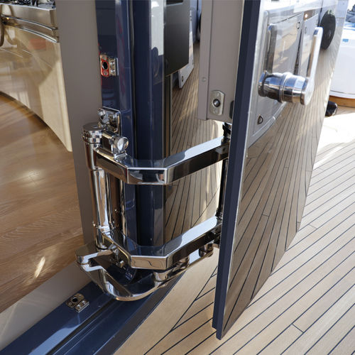 Porta per yacht - Tecnimpianti SPA - a pantografo / indoor / idraulica