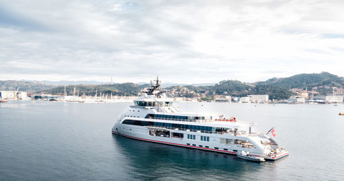 Nave di sostegno per yacht - Olivia O - ULSTEIN