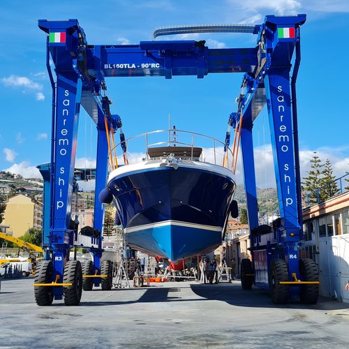 Travel lift controllato a distanza - BL160TLA-90°RC - BOAT LIFT - a ruote indipendenti / per carichi pesanti / regolabile in larghezza