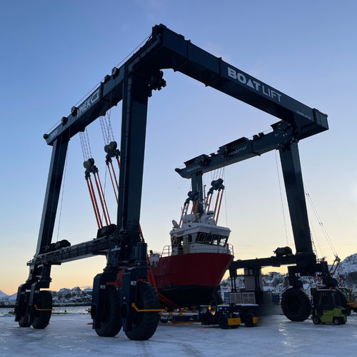 Travel lift controllato a distanza - BL300TL-90°RC MQ - BOAT LIFT - a ruote indipendenti / di sollevamento