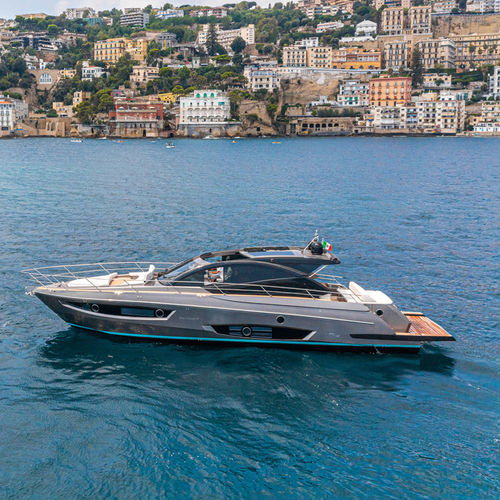 Motor-yacht sportivo - COUPÈ 58 - RIO YACHTS - classico / open / soft-top