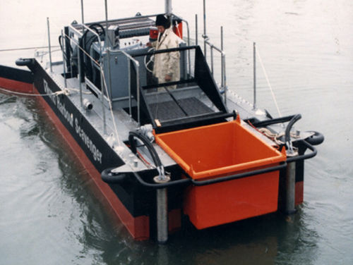Barca professionale nave antinquinamento - Harbour Scavenger - Vikoma International - catamarano
